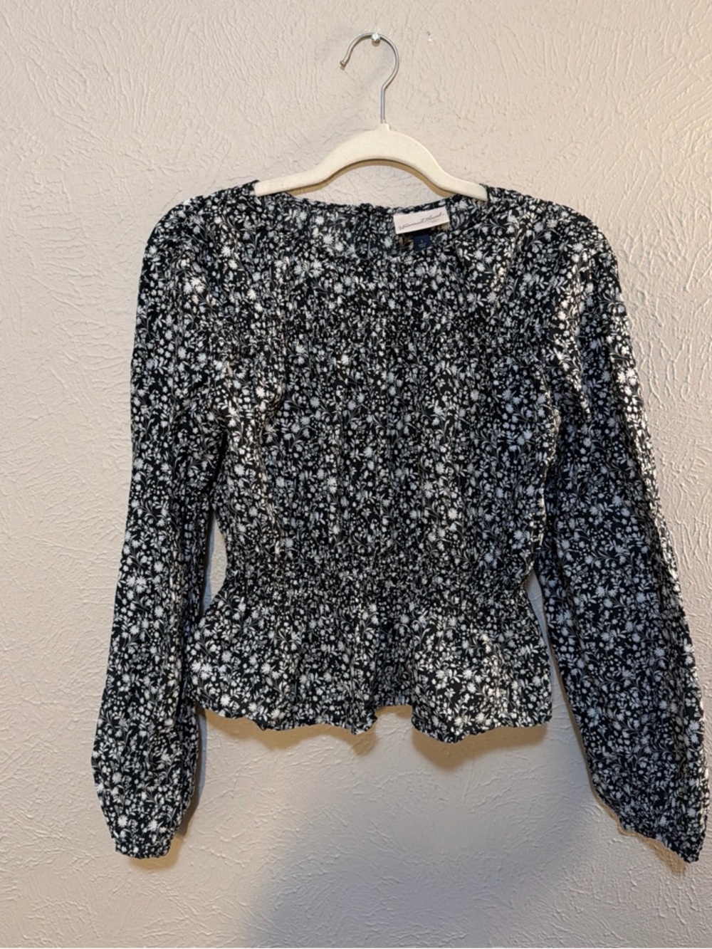 Universal Thread Black & White Floral Smocked Peplum Blouse